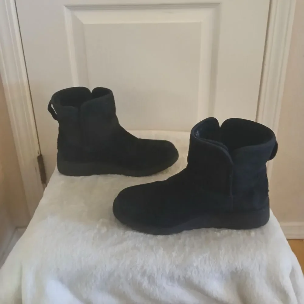 UGG Kristin Black Suede Wedge Short Boot Shearling Fur Lining 8 Classic Basic